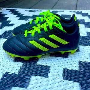 Boys size 12, ADIDAS, soccer cleats⚽️